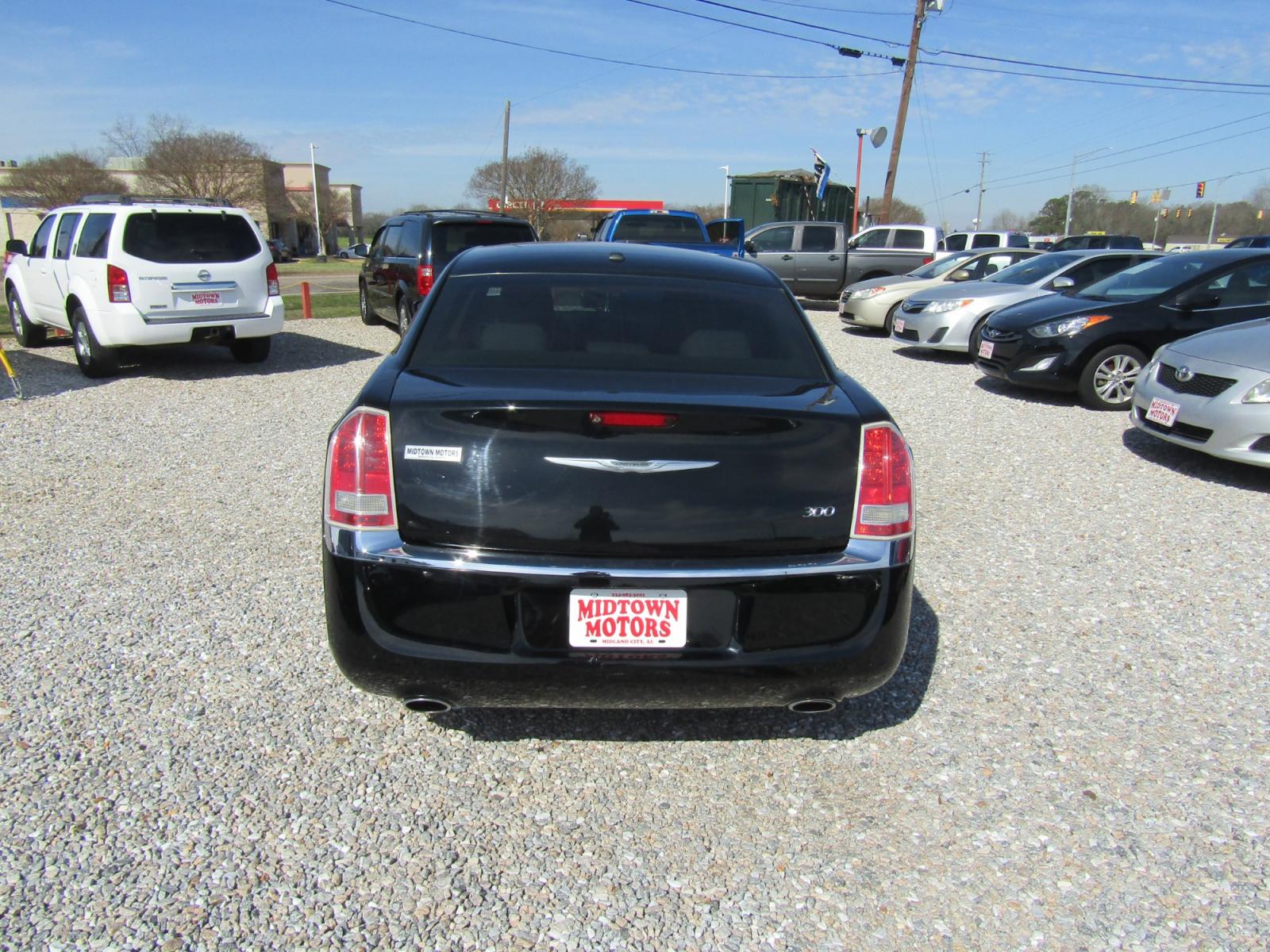 2013 Black /Tan Chrysler 300 RWD (2C3CCAAG5DH) with an 3.6L V6 SOHC 24V engine, Automatic transmission, located at 15016 S Hwy 231, Midland City, AL, 36350, (334) 983-3001, 31.306210, -85.495277 - Photo #6